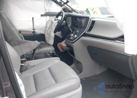 2016 Toyota Sienna Xle 8 Passenger z USA, uszkodzony, nr VIN 5TDYK3DC9GS741757